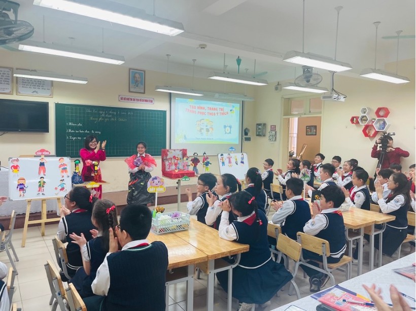 Giáo dục Tiểu học quận Hoàn Kiếm đoạt giải Nhất tại hội thi giáo viên dạy giỏi ảnh 7