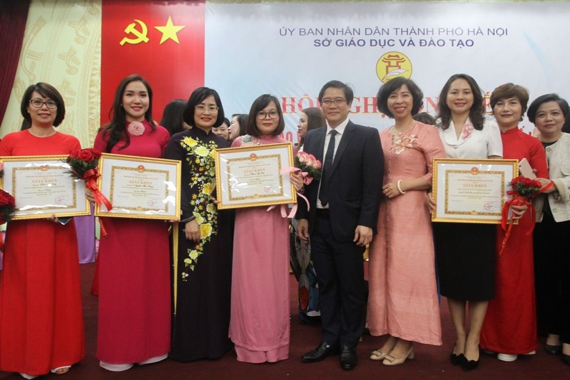 Giáo dục Tiểu học quận Hoàn Kiếm đoạt giải Nhất tại hội thi giáo viên dạy giỏi ảnh 8