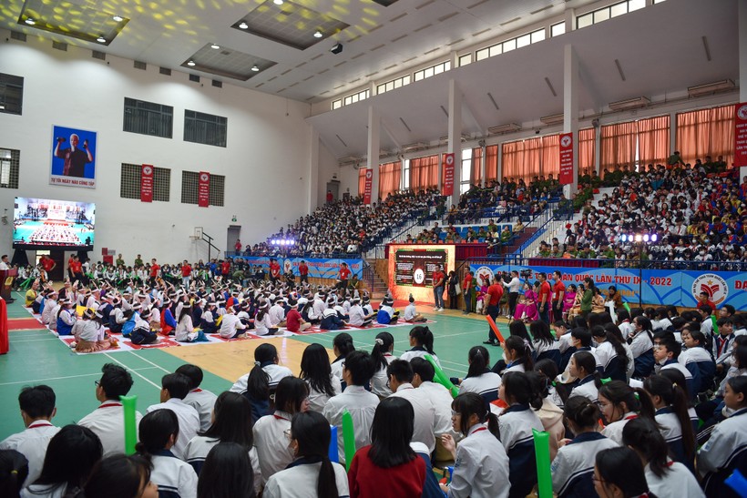 2.000 học sinh và thầy cô giáo tham dự 