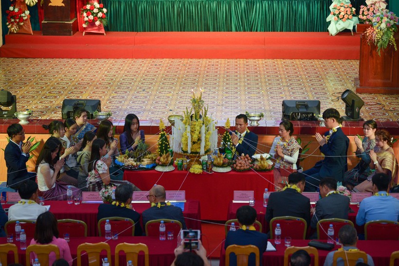 Ấm áp Tết cổ truyền Bunpimay của học sinh Lào tại Hà Nội ảnh 3
