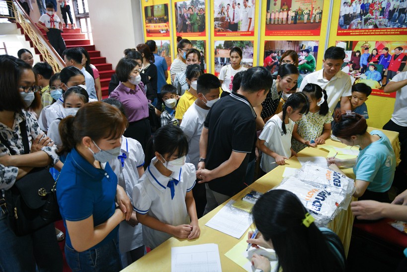 Gần 8.000 học sinh Tiểu học tham dự 'Vì Yên Bái giỏi tiếng Anh' ảnh 5