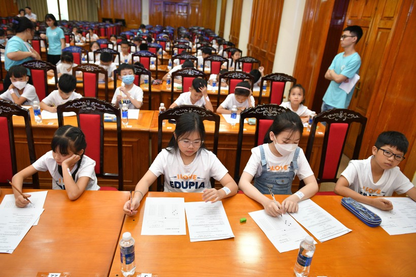 Gần 8.000 học sinh Tiểu học tham dự 'Vì Yên Bái giỏi tiếng Anh' ảnh 21