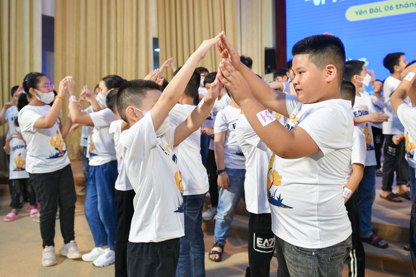 Gần 8.000 học sinh Tiểu học tham dự 'Vì Yên Bái giỏi tiếng Anh' ảnh 16