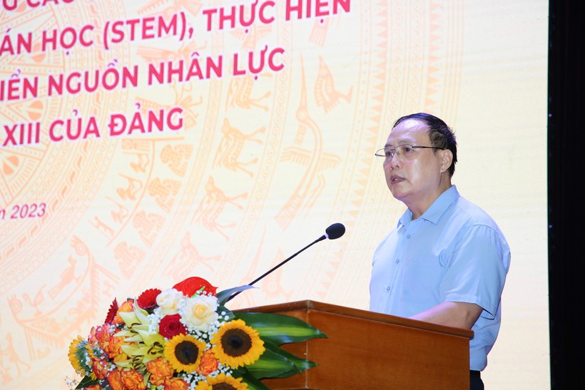 GS.TSKH Nguyễn Đình Đức phát biểu tại Hội thảo. ảnh 1