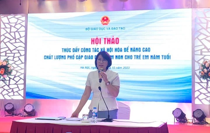 Phó Vụ trưởng Vụ GDMN Hoàng Thị DInh phát biểu ý kiến tại một buổi Hội thảo.