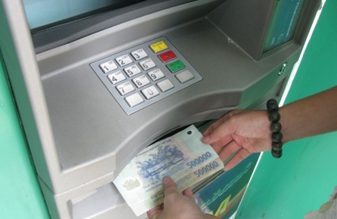 Cuối năm, người dân khốn khổ… vì ATM