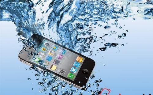 Cách xử lý khi điện thoại khi rơi xuống nước