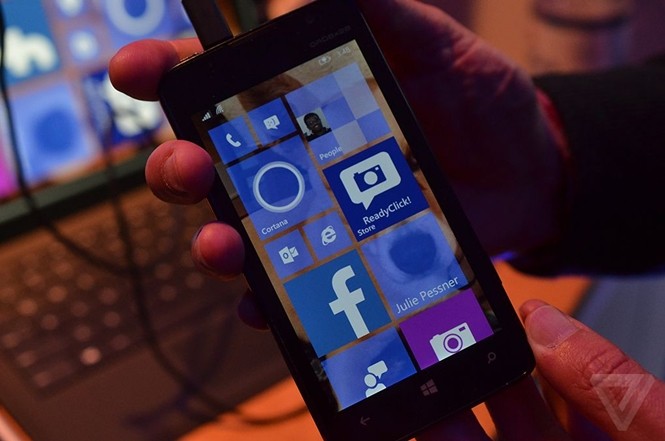 Windows 10 trên smartphone có tên gọi chính thức là Windows 10 Mobile. 