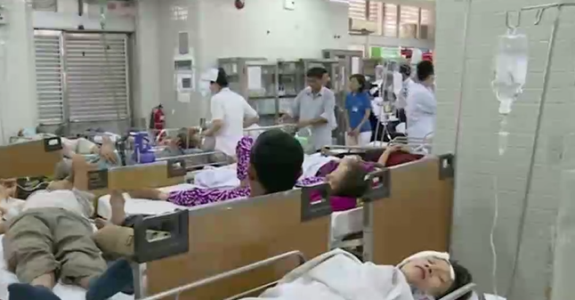 Tai nạn gia tăng, nhiều người ăn Tết trong bệnh viện