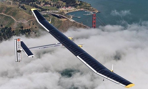 Máy bay năng lượng mặt trời băng qua Thái Bình Dương