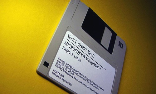 Hệ thống máy tính hạt nhân của Mỹ vẫn dùng đĩa mềm