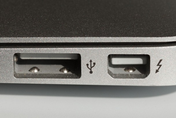 Phân biệt các cổng USB khác nhau bằng biểu tượng 