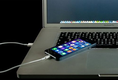 Sạc smartphone bằng kết nối USB với máy tính không an toàn