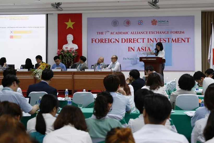 Có hơn 200 học giả, nhà nghiên cứu trong nước và quốc tế tham gia hội thảo quốc tế “Đầu tư trực tiếp nước ngoài tại Châu Á”.