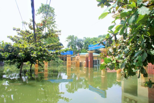 Nhiều trường học ngoại thành Hà Nội ngập lụt