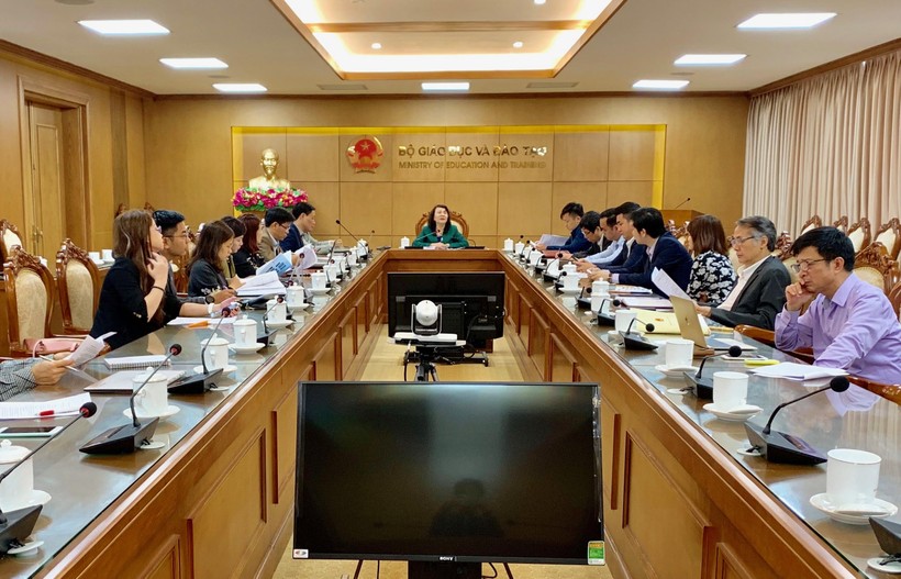 Thứ trưởng Nguyễn Thị Nghĩa chủ trì cuộc họp.