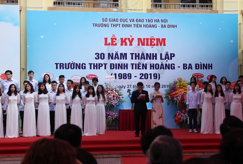 Lễ kỷ niệm 30 năm Ngày thành lập Trường THPT Đinh Tiên Hoàng. 