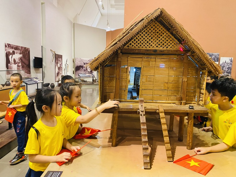 Học sinh vui học qua trải nghiệm Bảo tàng Đắk Lắk ảnh 5