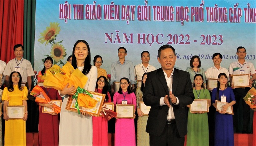 Đắk Lắk công nhận 273 giáo viên THPT dạy giỏi cấp tỉnh ảnh 5