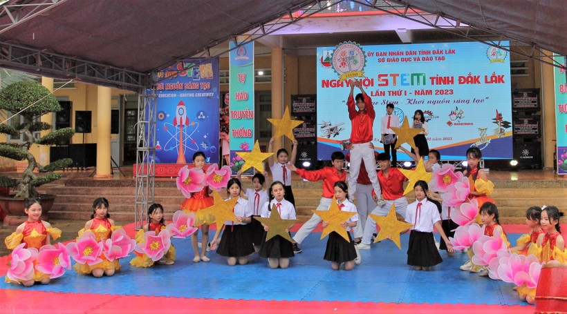 Ngày hội STEM tỉnh Đắk Lắk gắn học đi đôi với hành ảnh 1