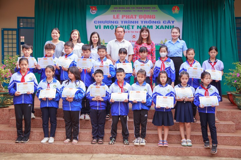 Thanh thiếu nhi với Chương trình trồng cây ‘Vì một Việt Nam xanh’ ảnh 4