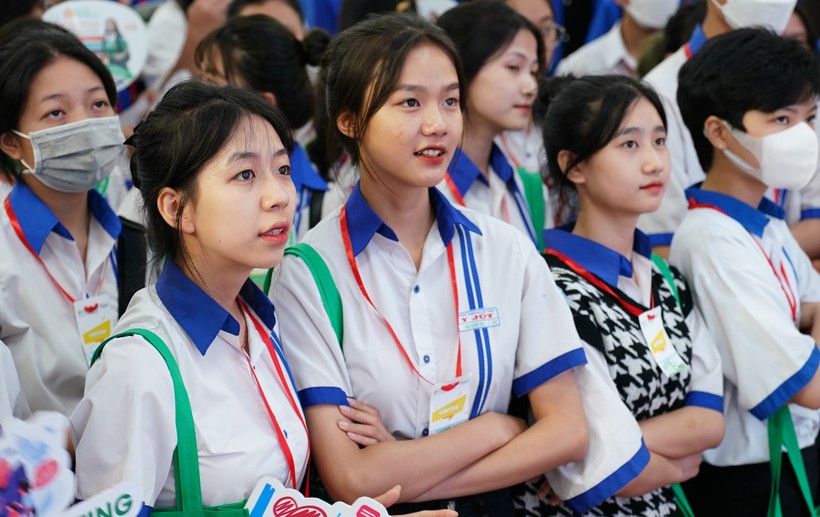 Các học sinh THPT tại Đắk Lắk tham gia khởi động Chương trình tiếp sức mùa thi năm 2023 (ảnh: TT).