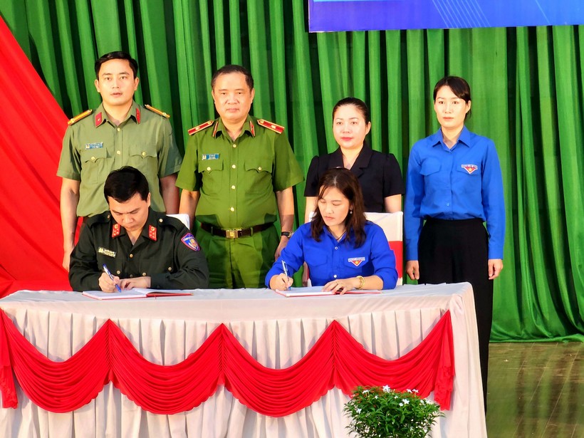 Bộ tư lệnh CSCĐ phối hợp hỗ trợ an sinh xã hội tại huyện Cư Kuin ảnh 4