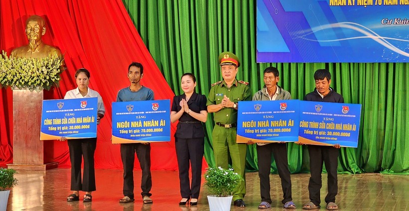 Bộ tư lệnh CSCĐ phối hợp hỗ trợ an sinh xã hội tại huyện Cư Kuin ảnh 6