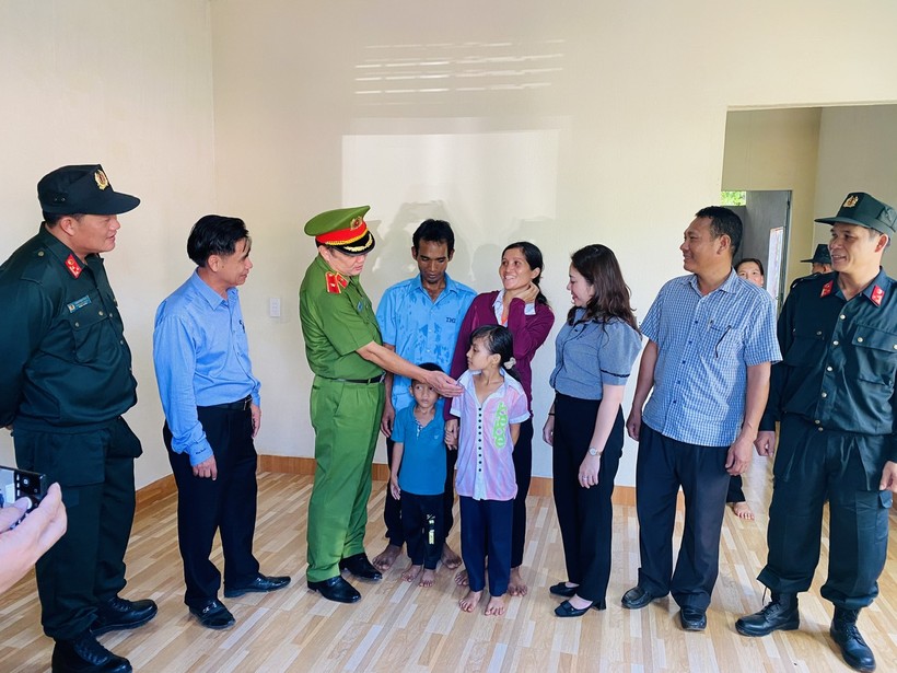 Hai ngôi nhà nhân ái do các chiến sĩ Cảnh sát cơ động hỗ trợ tại Đắk Lắk ảnh 5