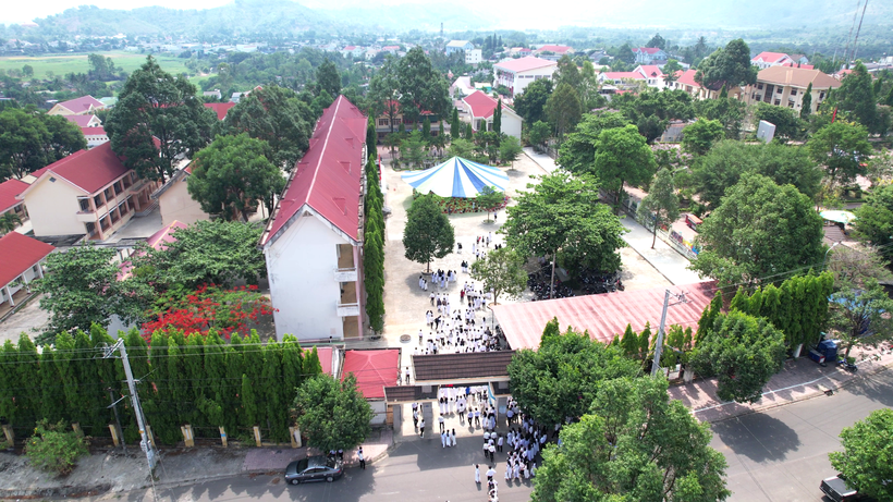 Trường học vùng sâu Đắk Lắk đón bằng công nhận đạt chuẩn quốc gia ảnh 3