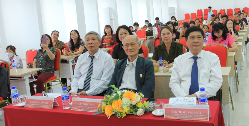 Các đại biểu dự lễ ra mắt Quỹ khuyến học tỉnh Đắk Lắk. Ảnh: Thành Tâm ảnh 1