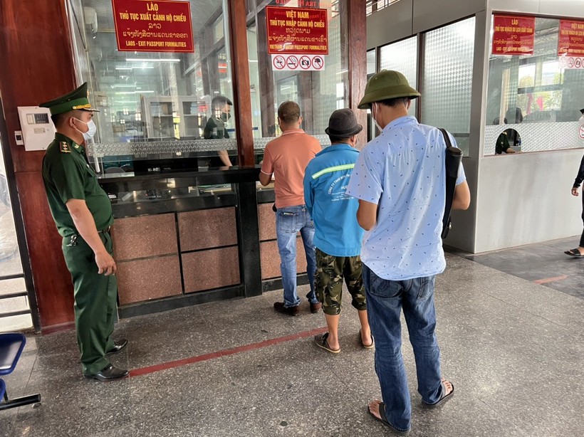 Hoạt động xuất nhập cảnh qua cửa khẩu tại Quảng Trị được trở lại bình thường.