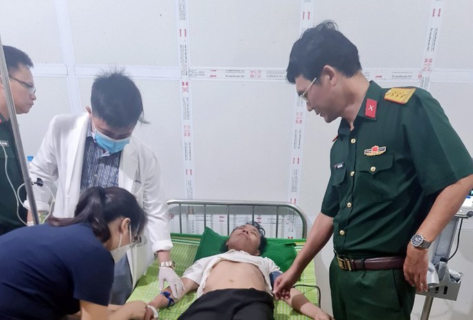 Sau khi trở về, thượng úy Trần Văn Minh được chăm sóc sức khỏe tại Bệnh viện đa khoa huyện Tuyên Hóa.
