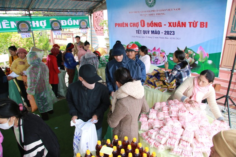 Đi chợ 0 đồng... người nghèo Quảng Trị nhận 1,2 triệu đồng quà Tết ảnh 1