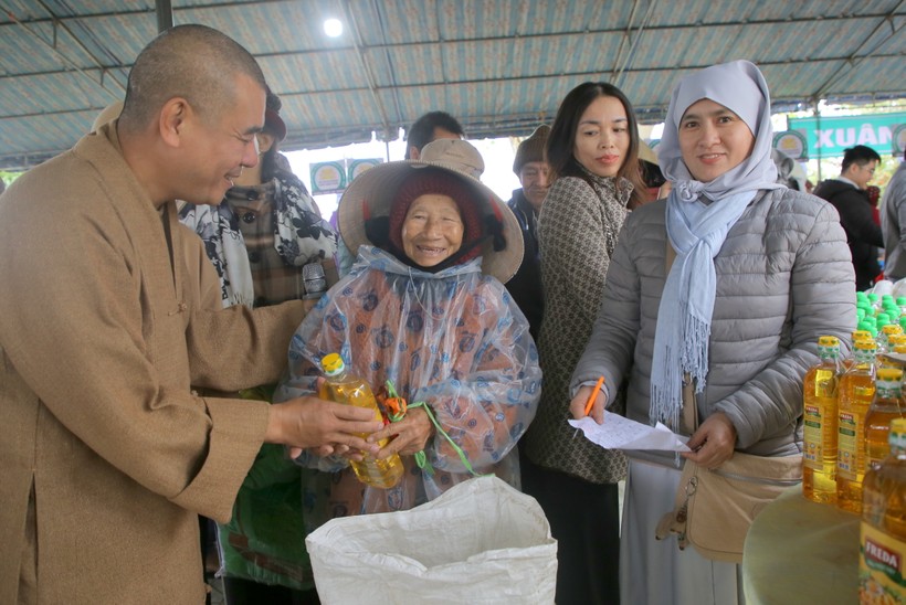 Đi chợ 0 đồng... người nghèo Quảng Trị nhận 1,2 triệu đồng quà Tết ảnh 3