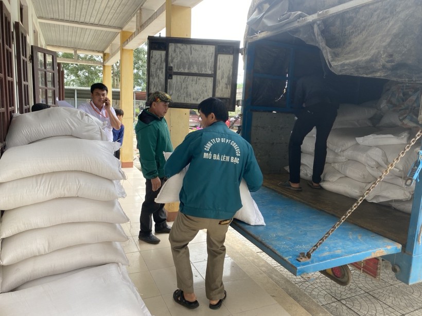 Gần 20 tấn gạo hỗ trợ học sinh khó khăn tại Quảng Bình ảnh 1