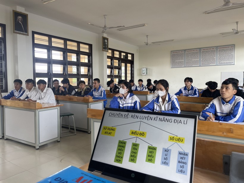 Trường học Quảng Trị bổ trợ kiến thức ôn thi tốt nghiệp THPT ảnh 1