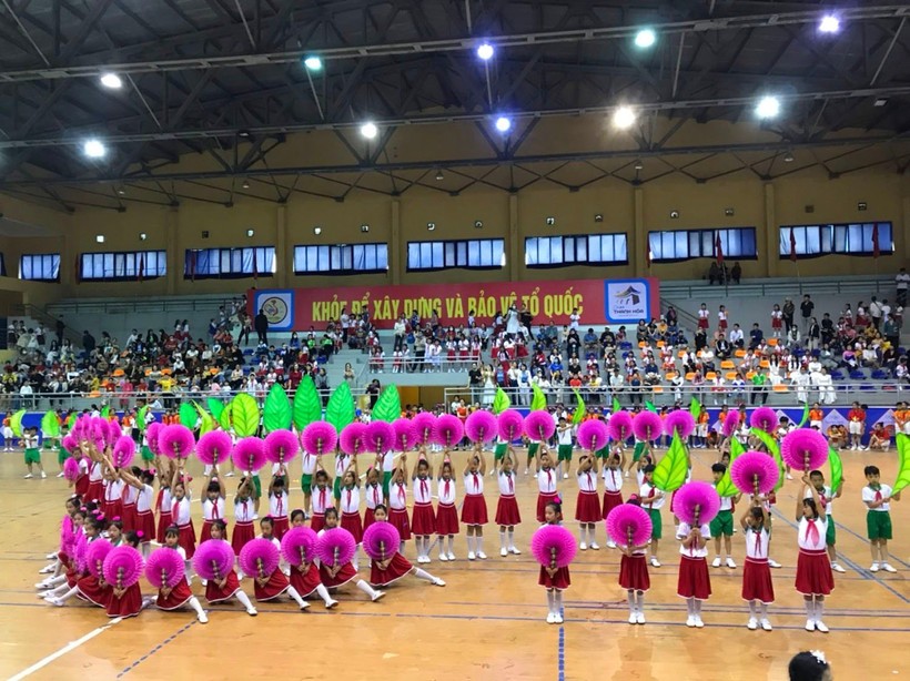 Hàng nghìn học sinh Thanh Hóa thi múa hát sân trường ảnh 1
