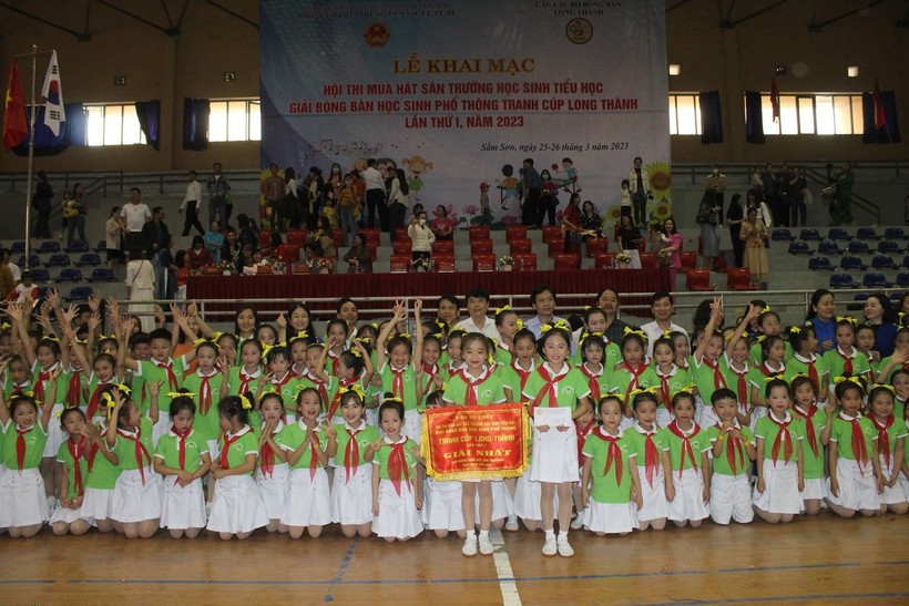 Hàng nghìn học sinh Thanh Hóa thi múa hát sân trường ảnh 4