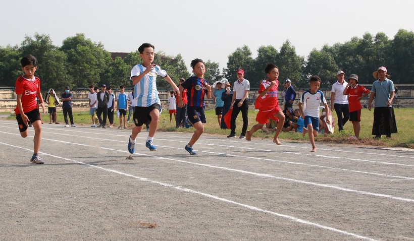 Học sinh Quảng Trị tham gia hội thi thể thao.