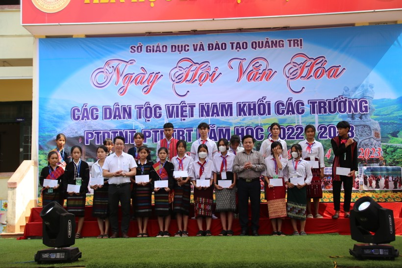 Học sinh Quảng Trị giao lưu tại Ngày hội văn hóa các dân tộc ảnh 8