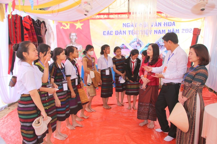 Học sinh Quảng Trị giao lưu tại Ngày hội văn hóa các dân tộc ảnh 1