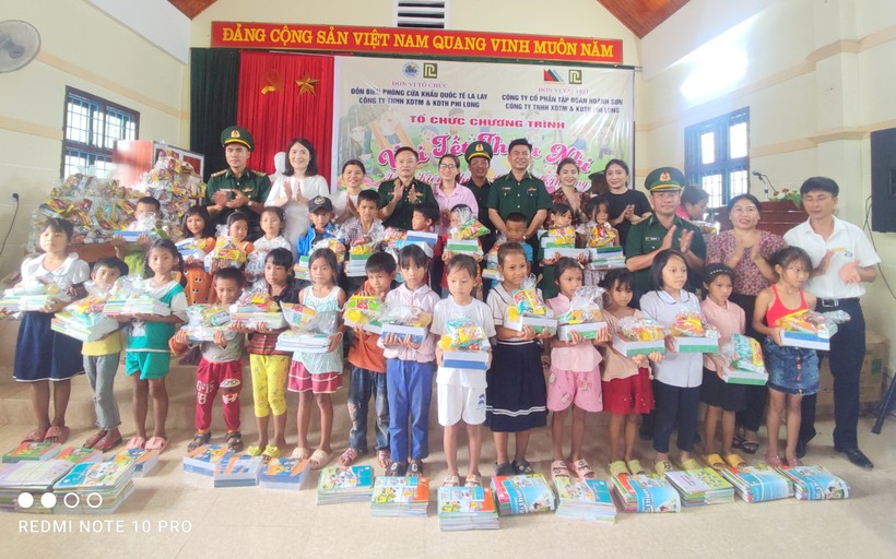 Tổ chức tết thiếu nhi cho trẻ em vùng biên giới Việt – Lào ảnh 2
