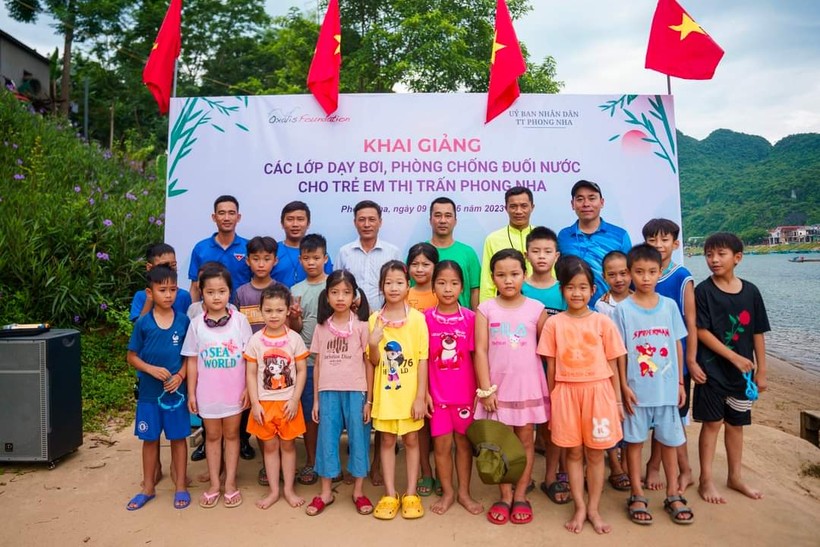 Dạy bơi miễn phí cho trẻ em vùng núi Quảng Bình ảnh 2