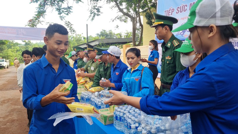 Thí sinh miền núi Quảng Trị được hỗ trợ cơm miễn phí tại trường ảnh 9