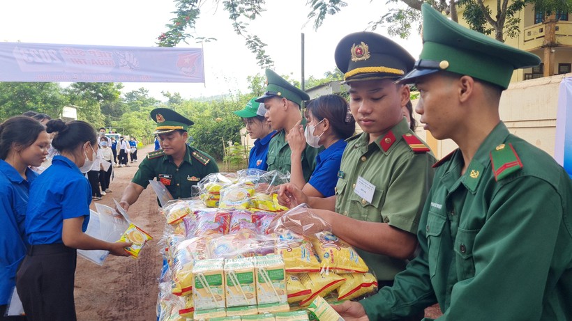 Thí sinh miền núi Quảng Trị được hỗ trợ cơm miễn phí tại trường ảnh 8