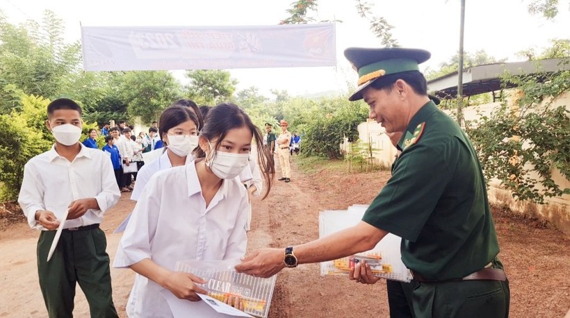 Thí sinh miền núi Quảng Trị được hỗ trợ cơm miễn phí tại trường ảnh 7