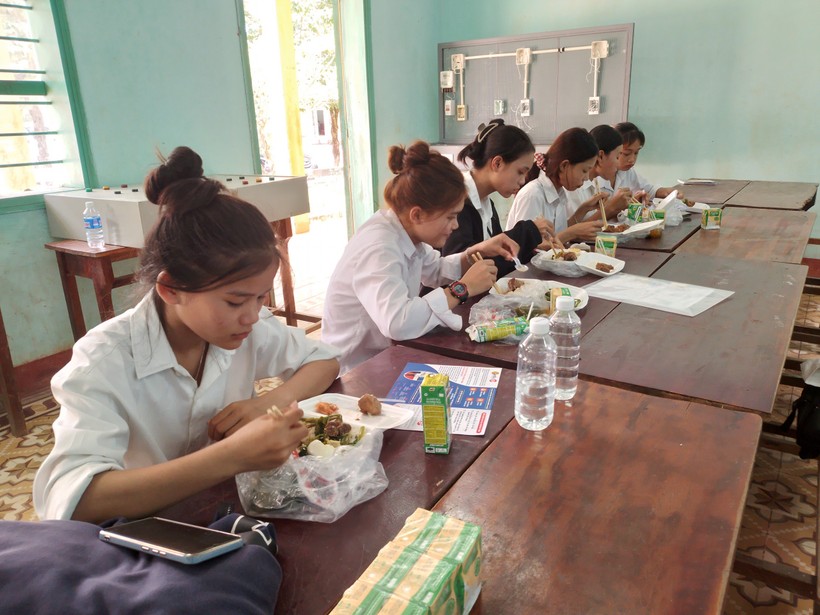 Thí sinh miền núi Quảng Trị được hỗ trợ cơm miễn phí tại trường ảnh 2
