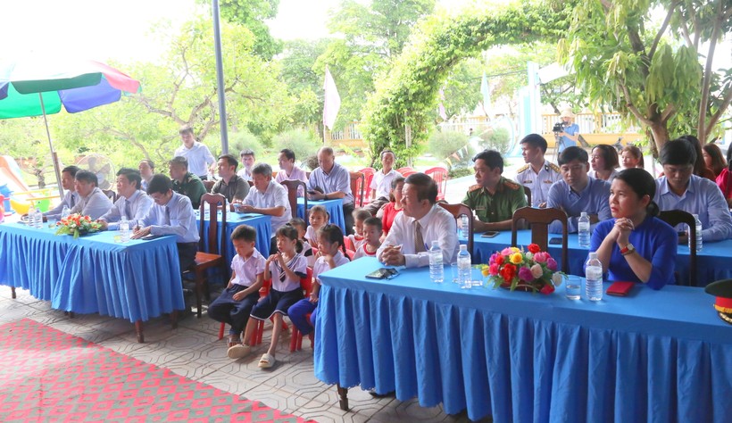 Trước nhu cầu cấp thiết và nguyện vọng của nhân dân, UBND tỉnh Quảng Trị quyết định thành lập điểm trường Tiểu học tại đảo Cồn Cỏ. ảnh 1