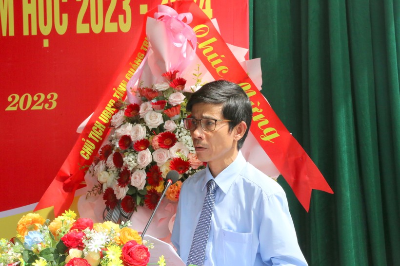 Ông Võ Đắc Hóa - Chủ tịch UBND huyện Gio Linh phát biểu nhân buổi thành lập điểm trường Tiểu học tại huyện đảo Cồn Cỏ. ảnh 9